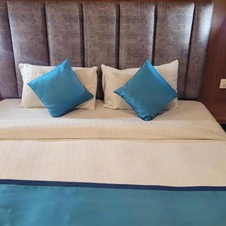 Fabhotel Prime Sapphire Regency Vadodara Eksteriør bilde