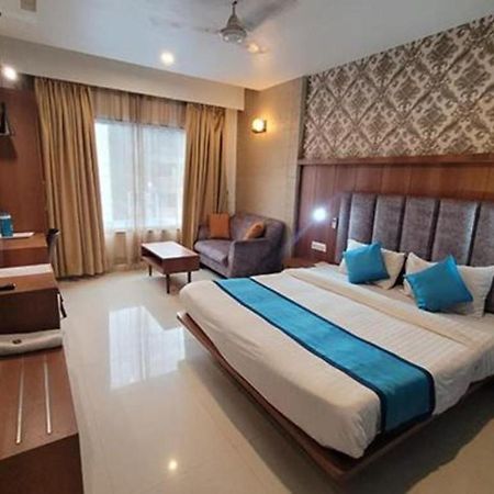 Fabhotel Prime Sapphire Regency Vadodara Eksteriør bilde