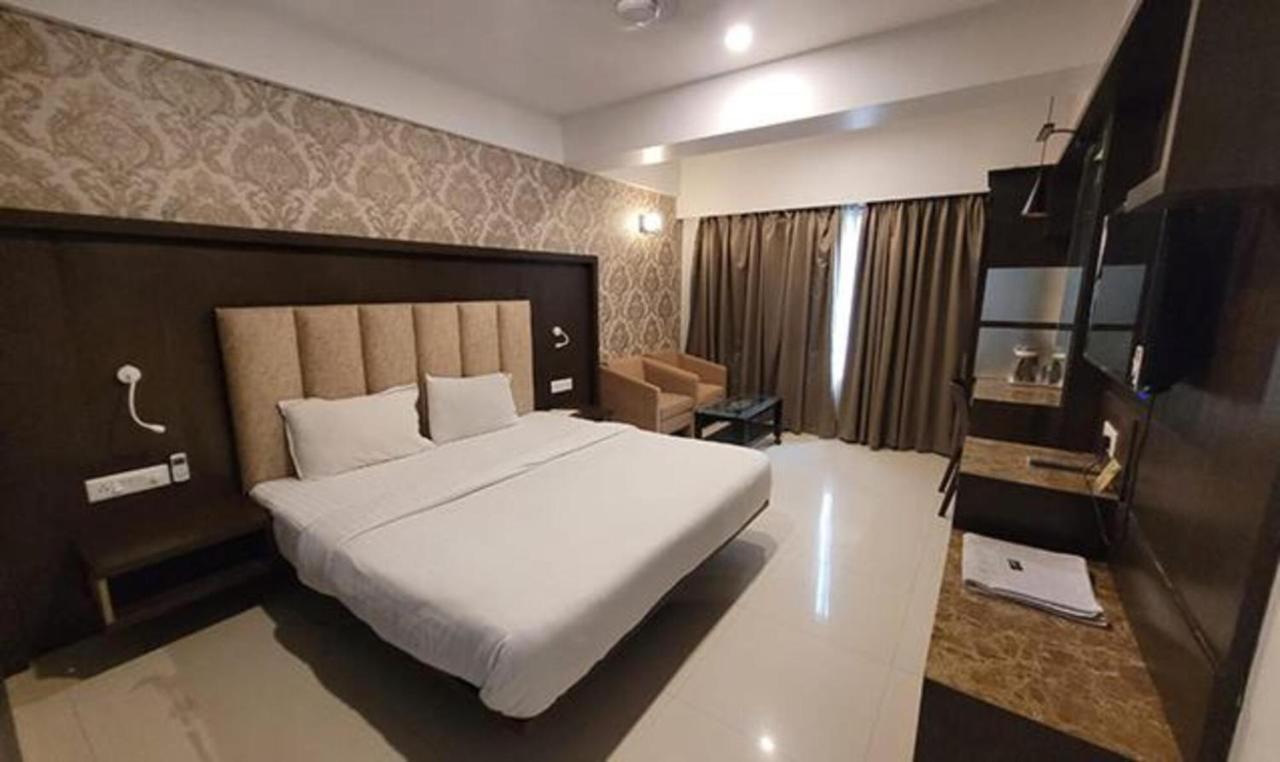 Fabhotel Prime Sapphire Regency Vadodara Eksteriør bilde