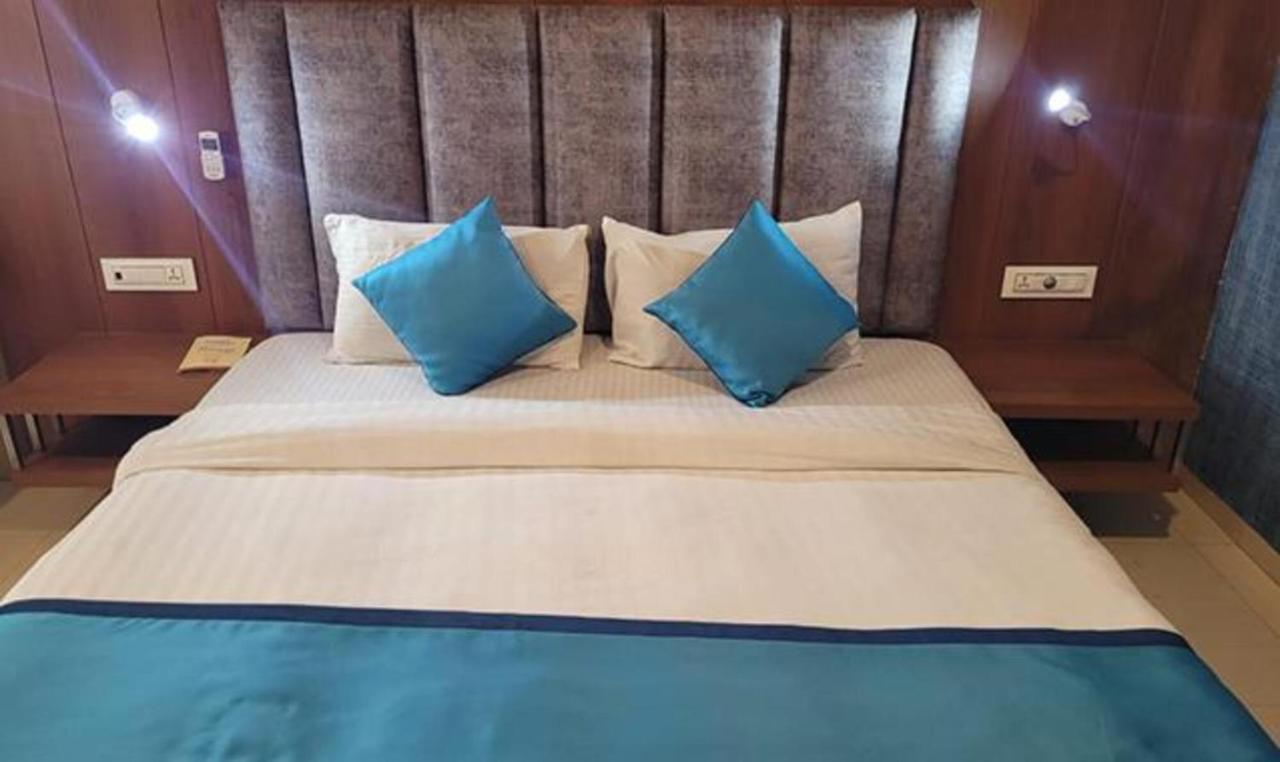 Fabhotel Prime Sapphire Regency Vadodara Eksteriør bilde