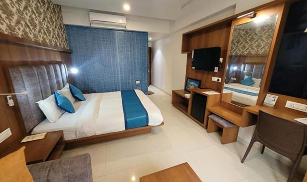 Fabhotel Prime Sapphire Regency Vadodara Eksteriør bilde