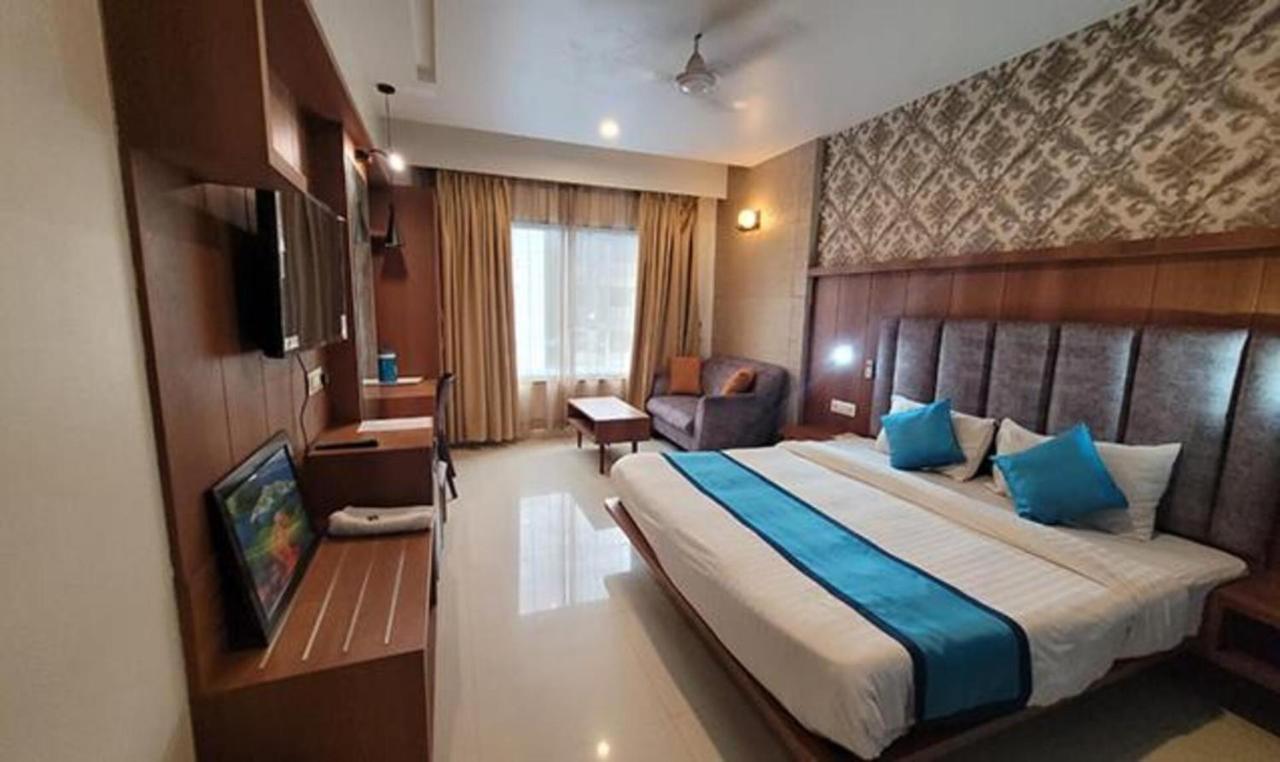 Fabhotel Prime Sapphire Regency Vadodara Eksteriør bilde